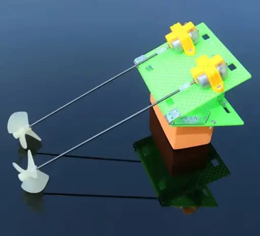 STEM Dual 300 Motor Remote control Boat